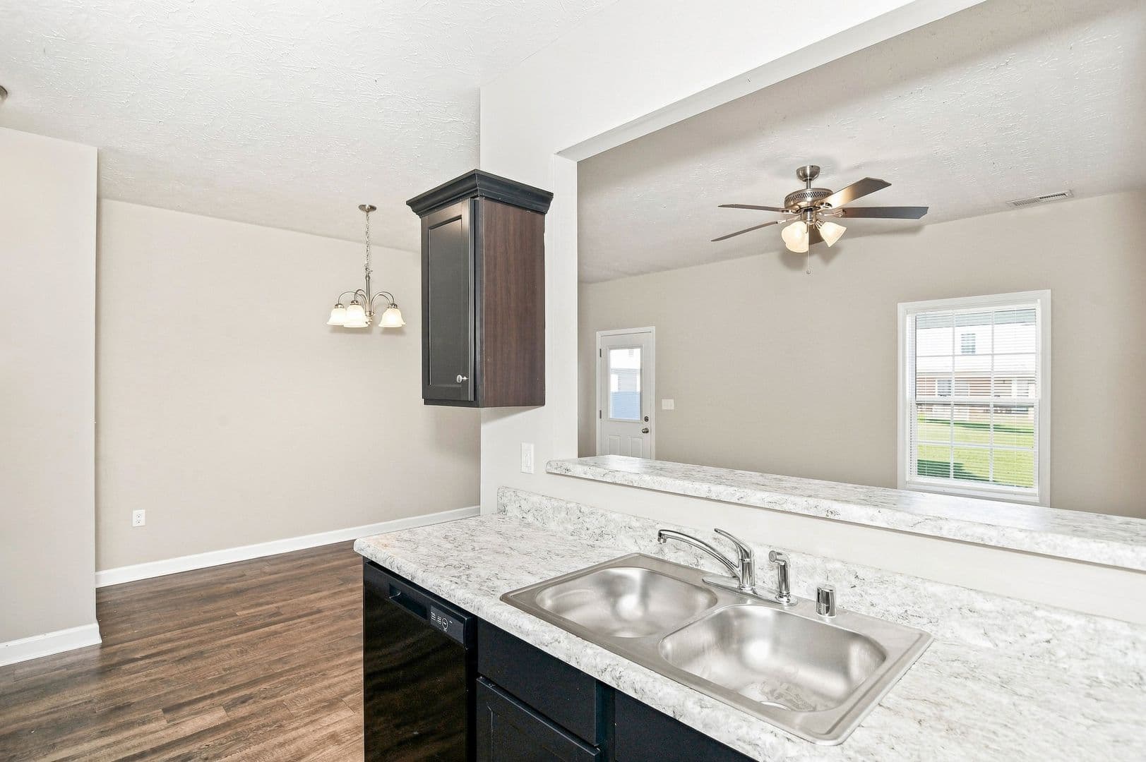 Bowling Green Apartment: 736 Village Creek Drive