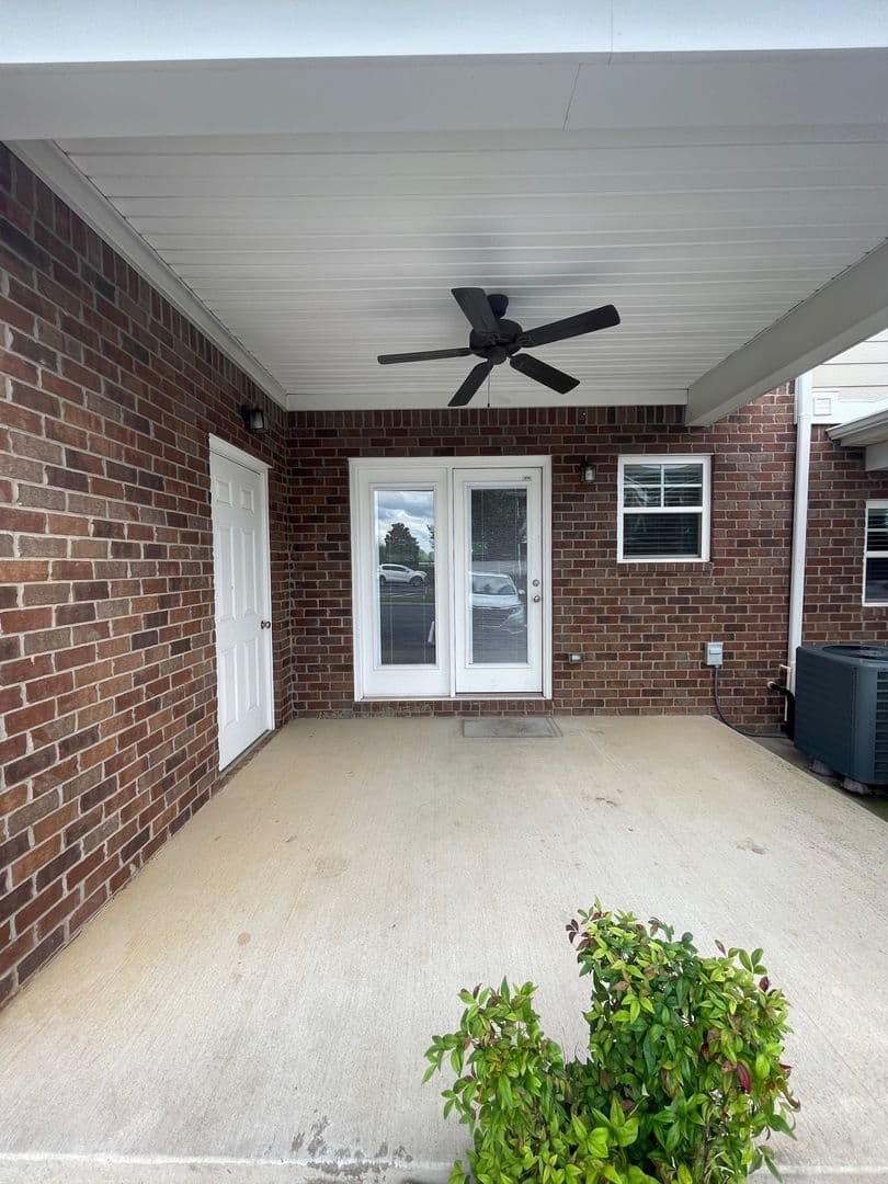 Bowling Green Apartment: 655 Declaration Way