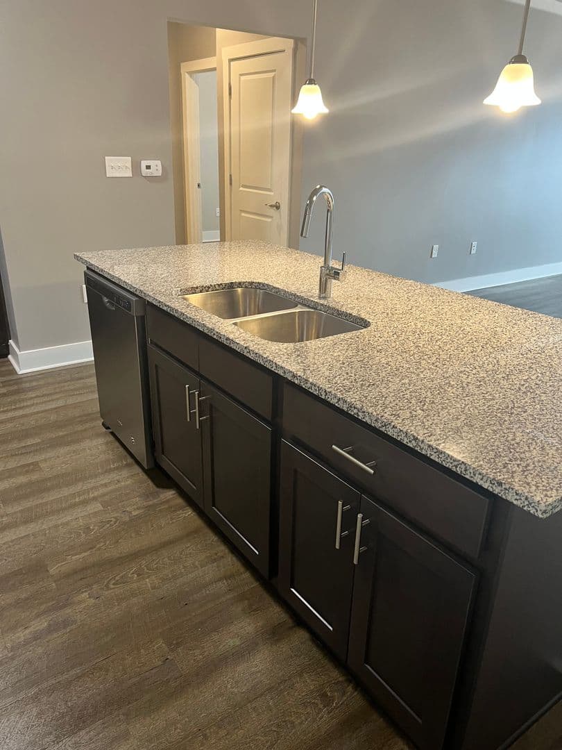 White House Apartment: 2940 US-31W