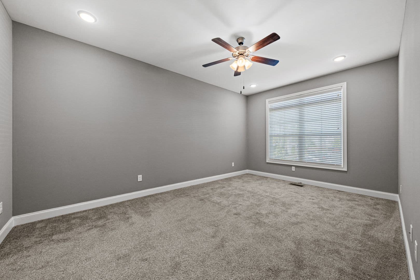 Bowling Green Apartment: 864 Fairview Avenue