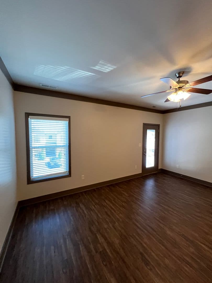 Bowling Green Apartment: 556 Emmett Ave