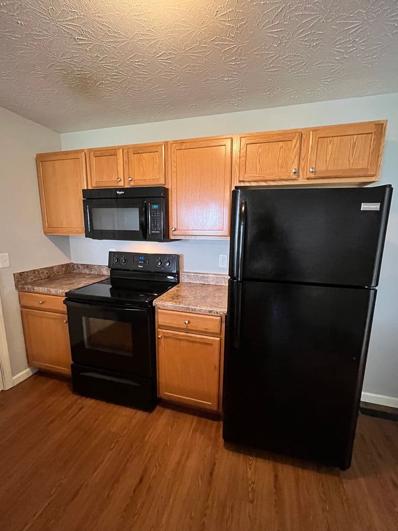 Bowling Green Apartment: 434 Upper Stone Avenue