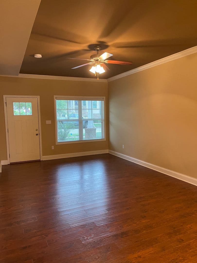 Bowling Green Apartment: 655 Declaration Way