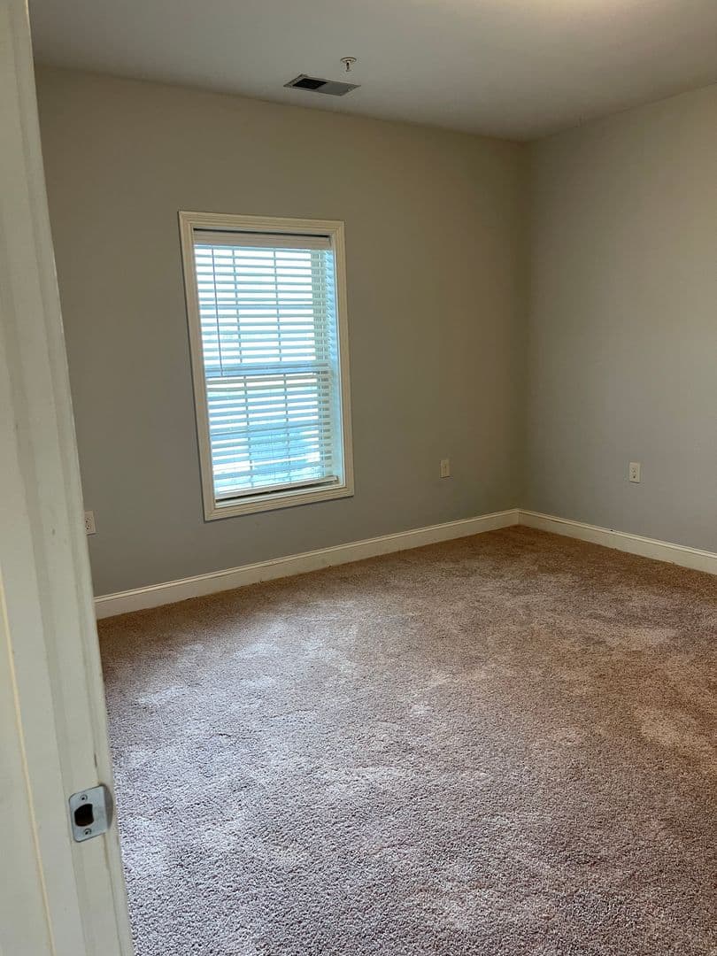 Bowling Green Apartment: 249 Greenwood Lane