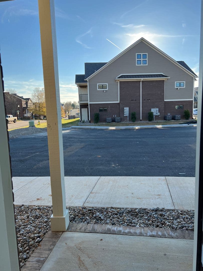 Bowling Green Apartment: 171 Hunt Village Lane