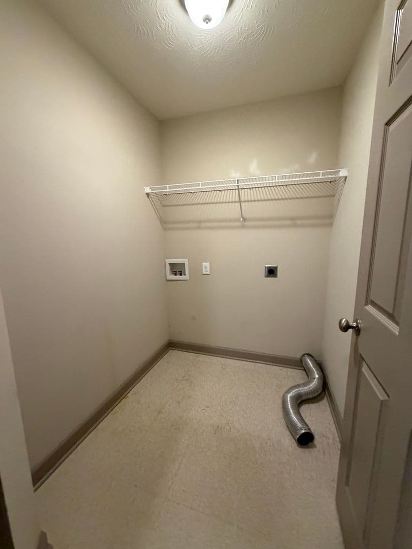 Bowling Green Apartment: 110 Audley Court