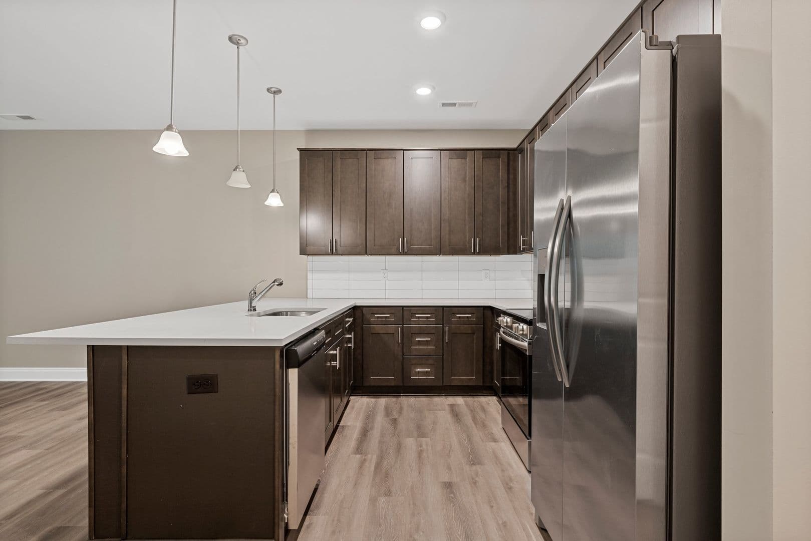 Bowling Green Apartment: 945 Riverbend Street