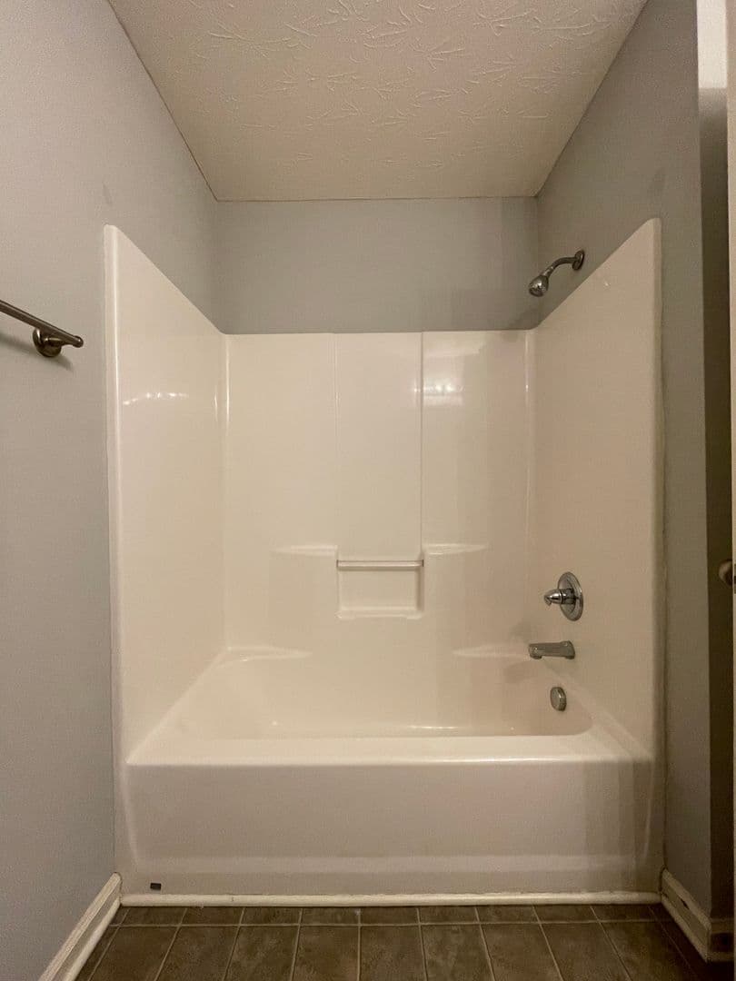 Bowling Green Apartment: 398 Lower Stone Avenue