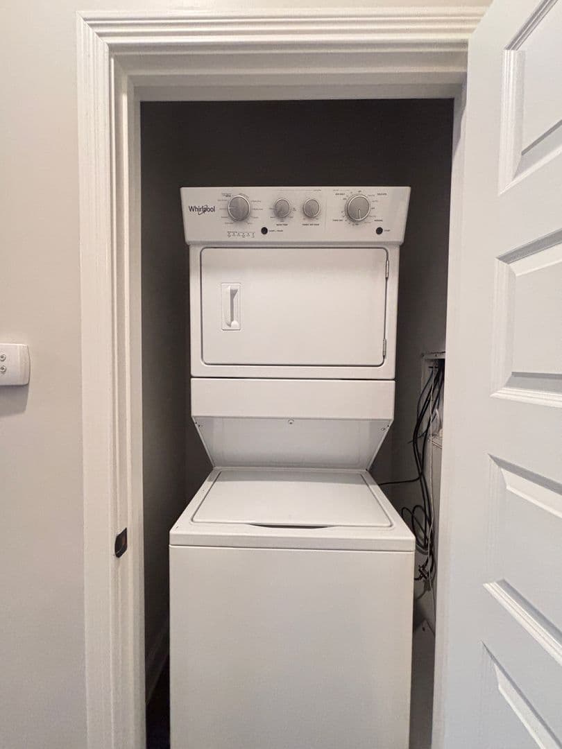 Bowling Green Apartment: 864 Fairview Avenue