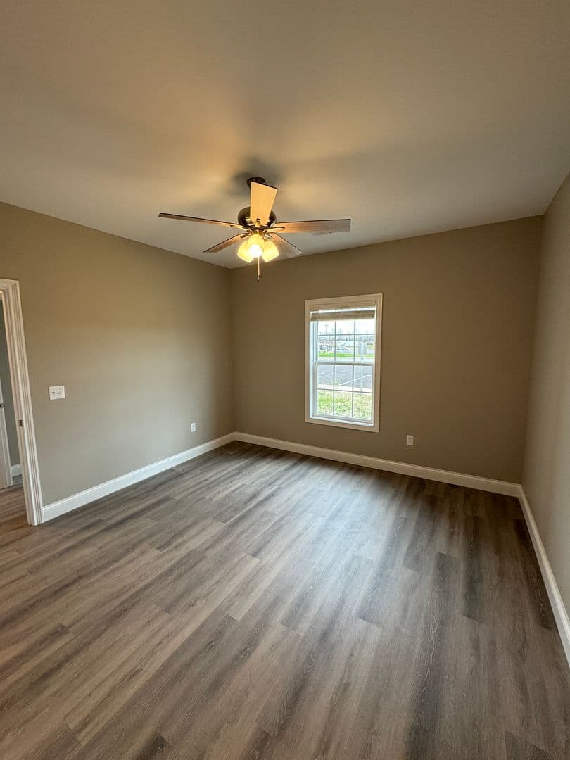 Bowling Green Apartment: 5204 Bakers Spring Street