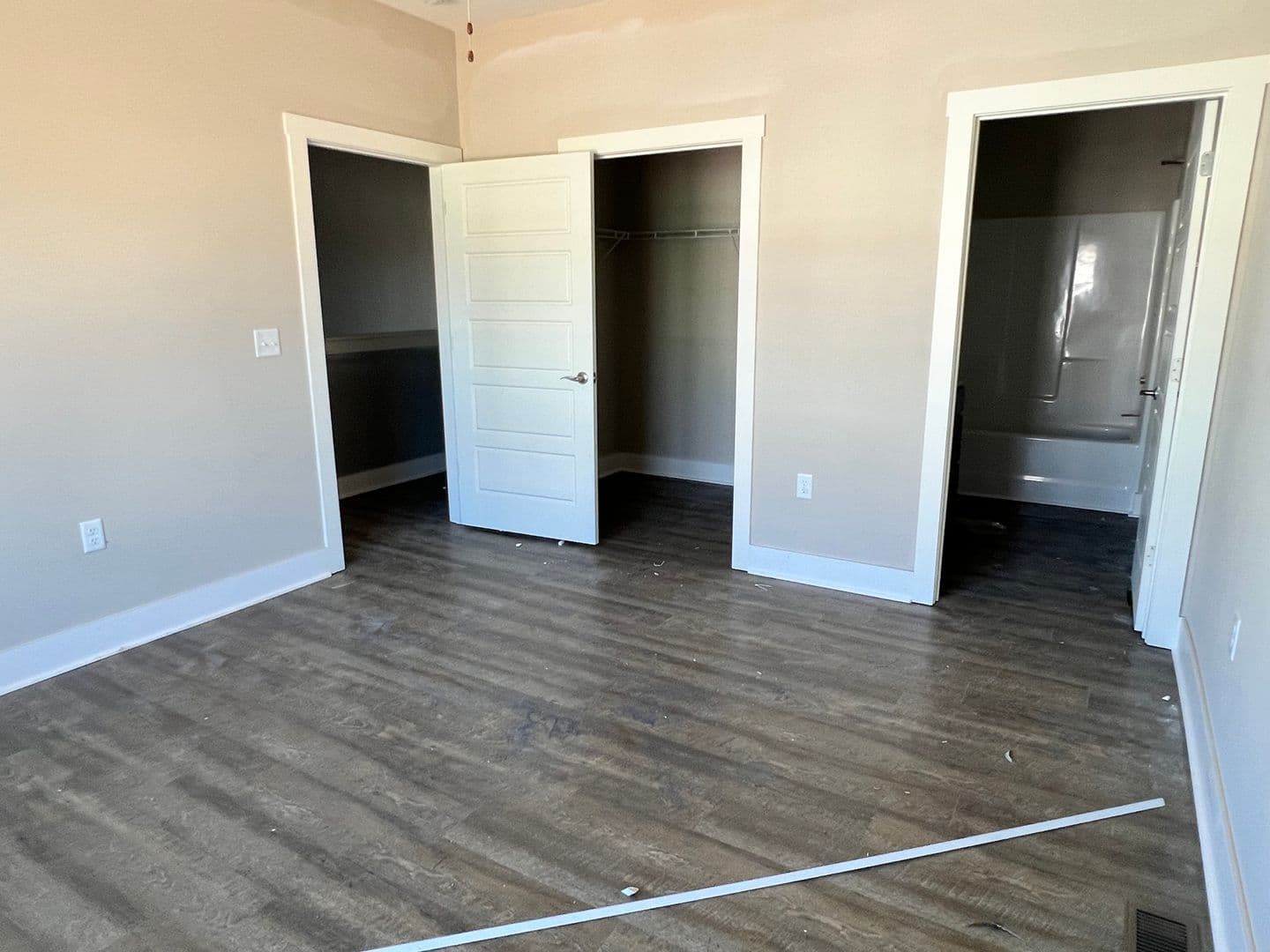 White House Apartment: 529 Raymond Hirsch Parkway