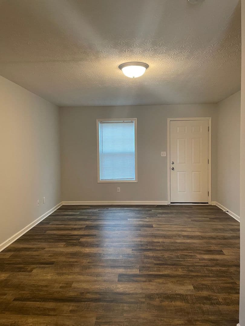 Bowling Green Apartment: 348 Upper Stone Avenue