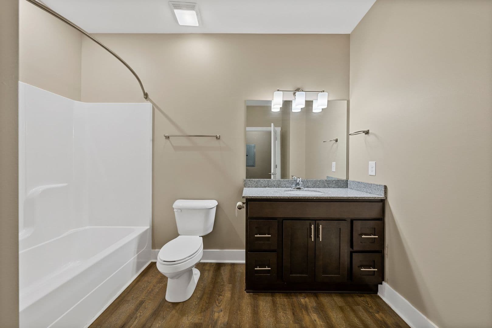 White House Apartment: 2940 US-31W