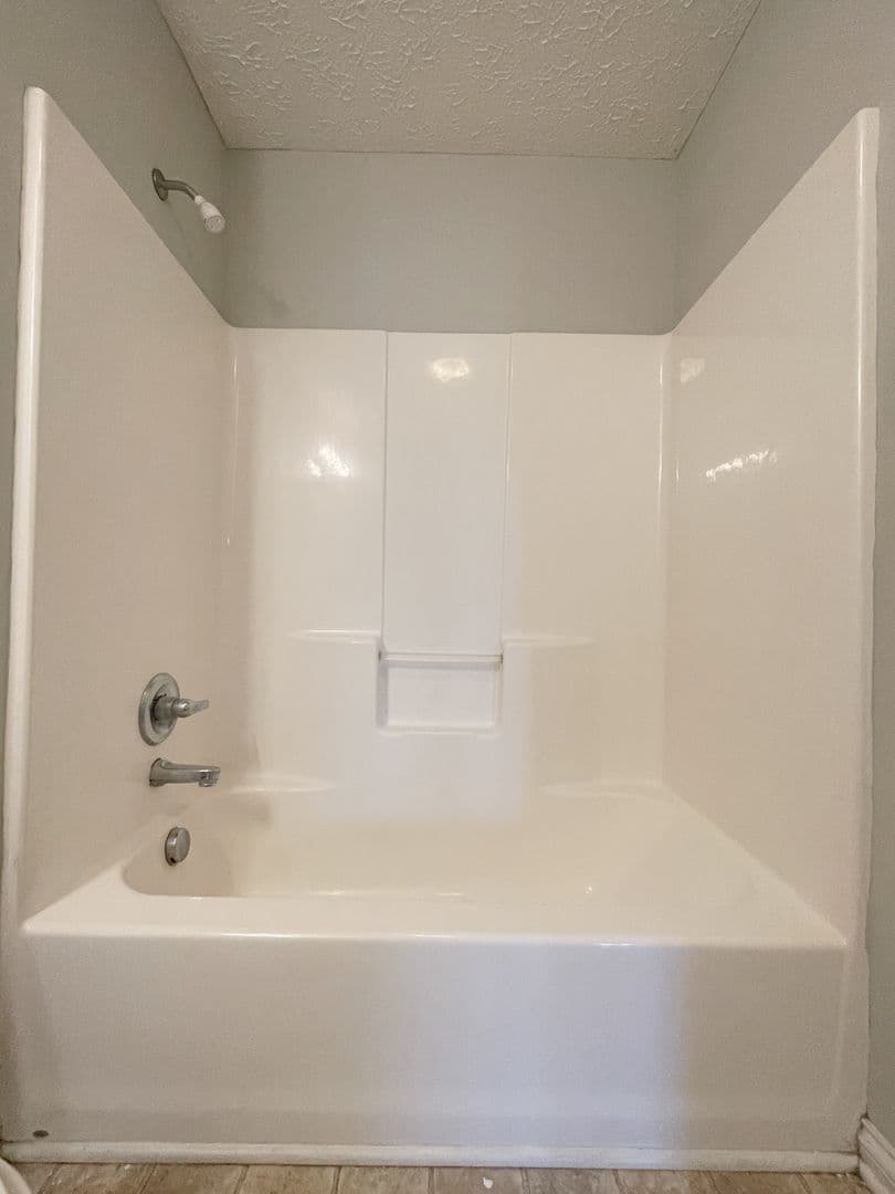 Bowling Green Apartment: 181 McFadin Station Street