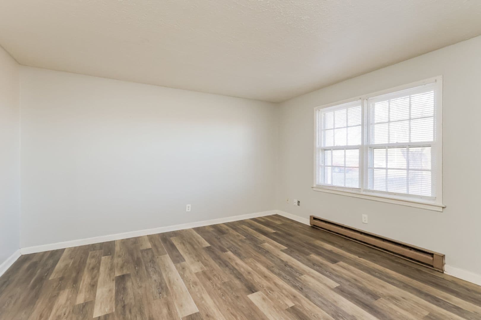 Bowling Green Apartment: 6550 Louisville Rd