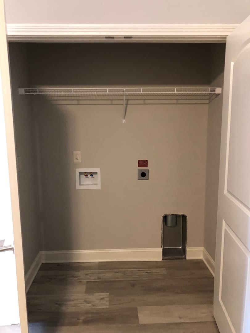 Bowling Green Apartment: 249 Greenwood Lane