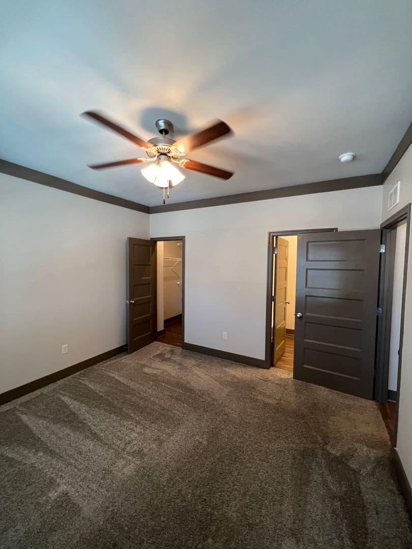 Bowling Green Apartment: 556 Emmett Ave