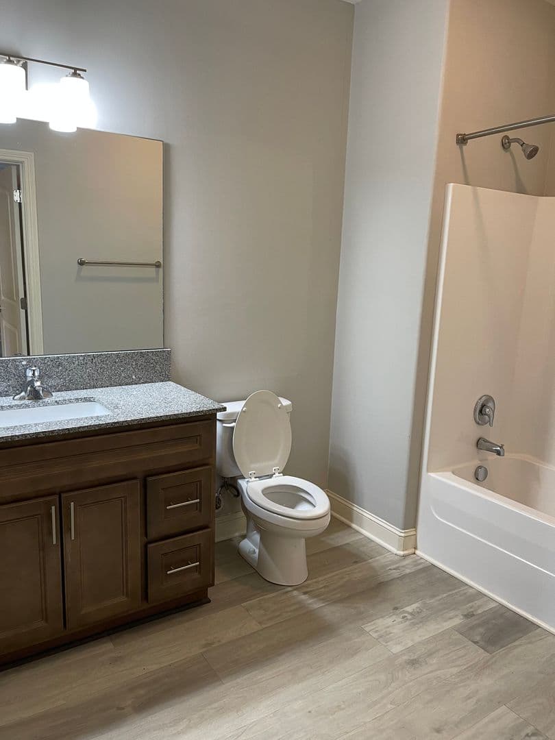 Bowling Green Apartment: 249 Greenwood Lane