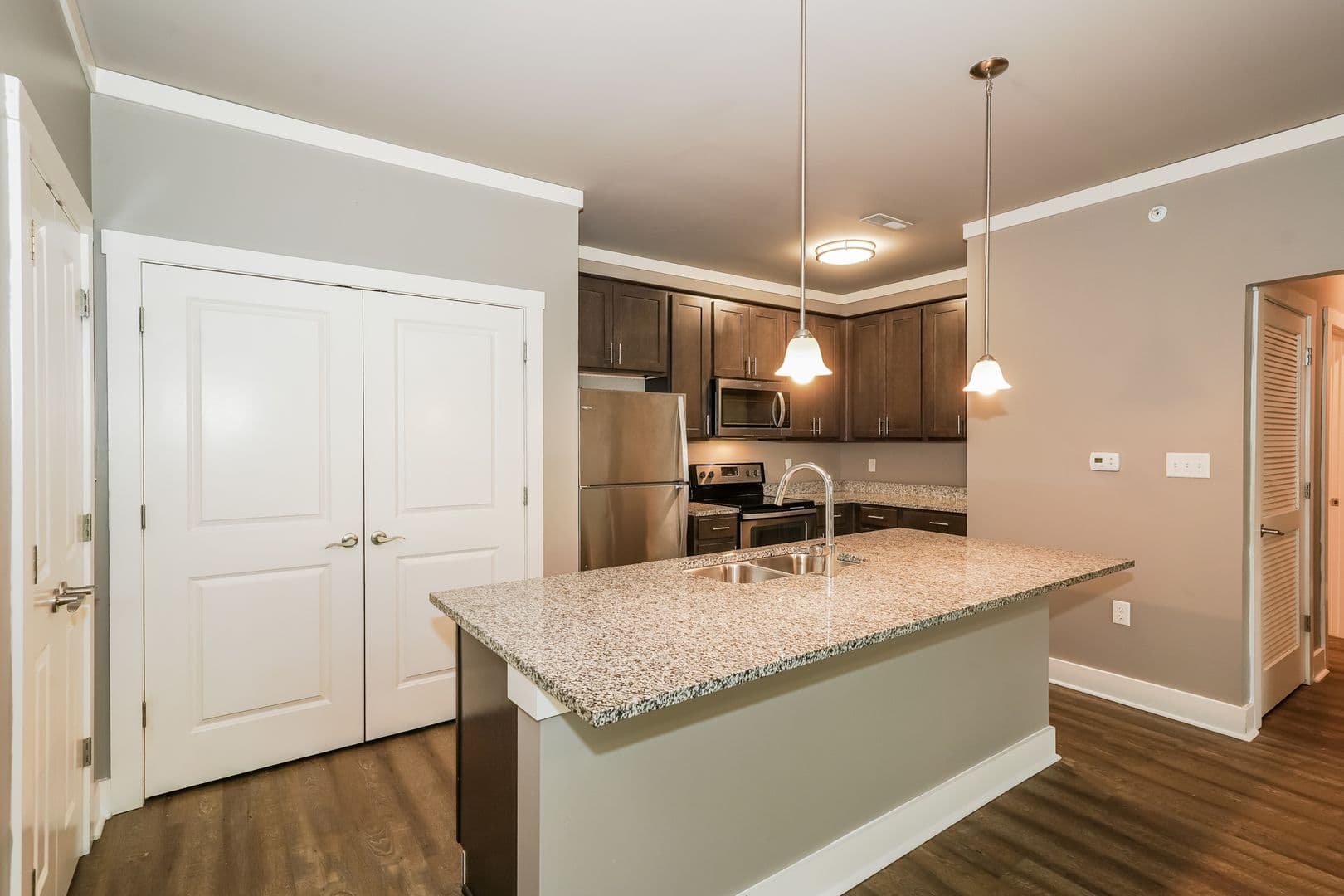 White House Apartment: 2940 US-31W