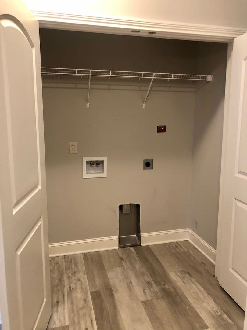 Bowling Green Apartment: 249 Greenwood Lane