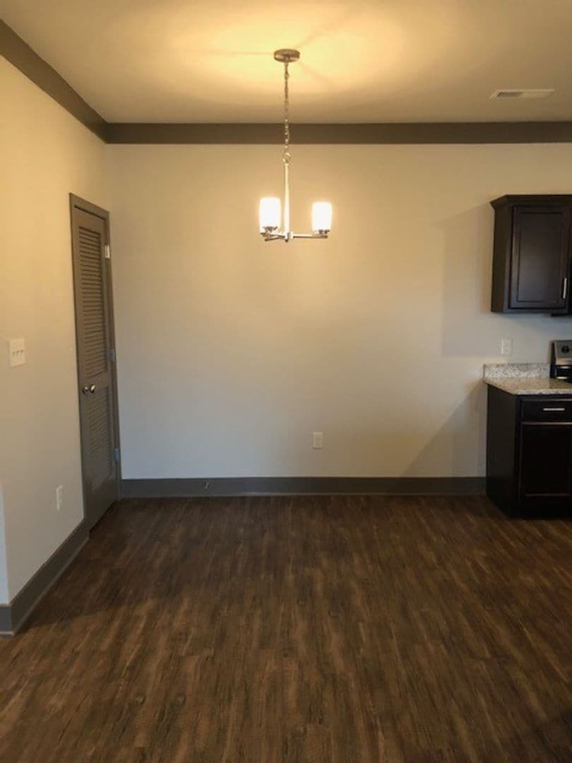 Bowling Green Apartment: 556 Emmett Ave