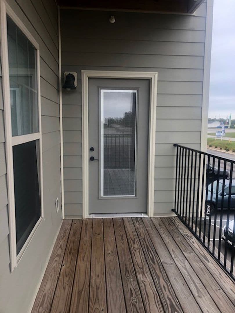 Bowling Green Apartment: 249 Greenwood Lane