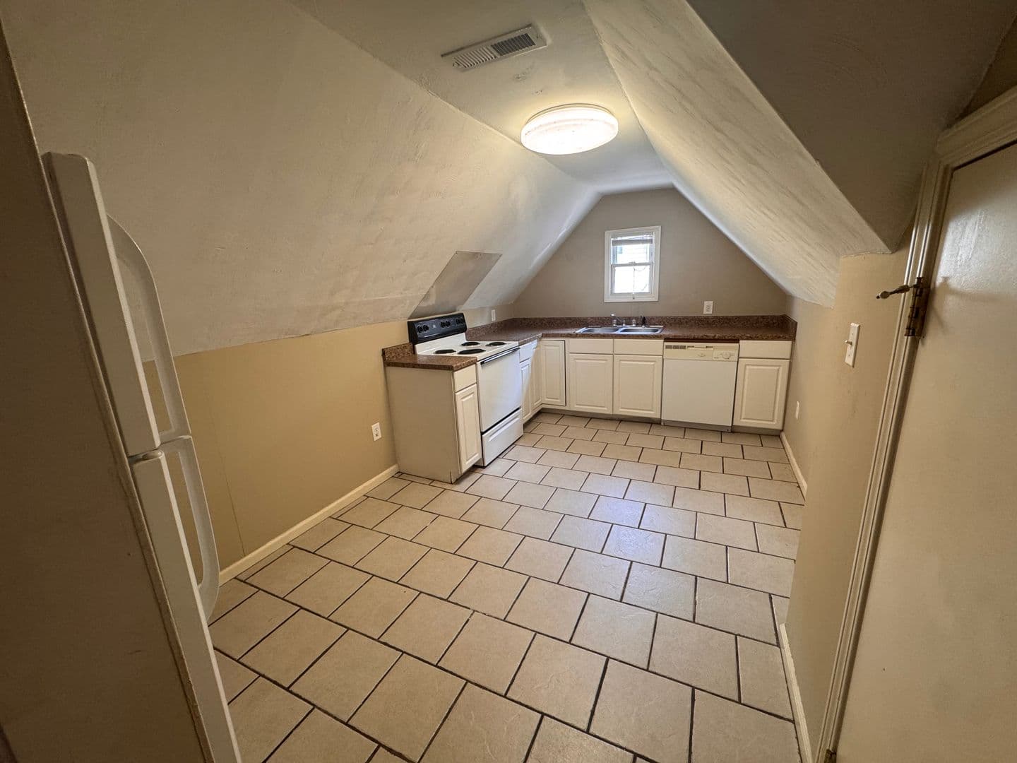 Bowling Green Apartment: 1359 High Street