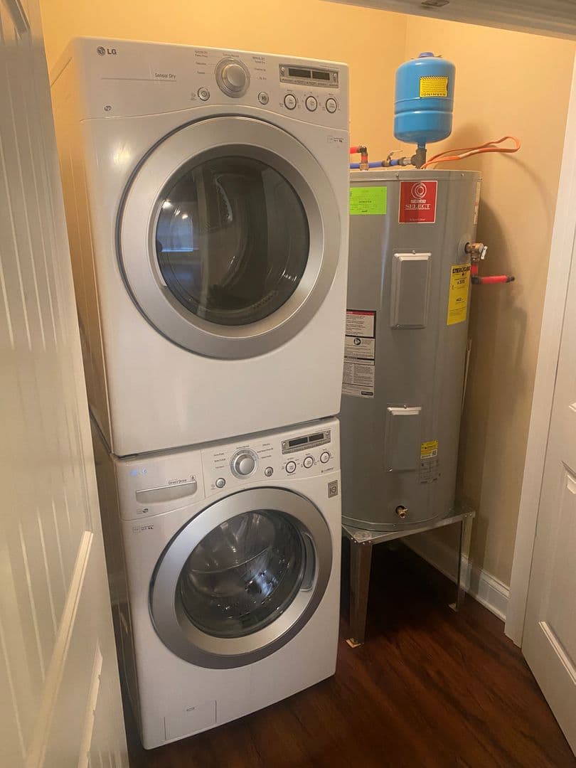 Bowling Green Apartment: 655 Declaration Way