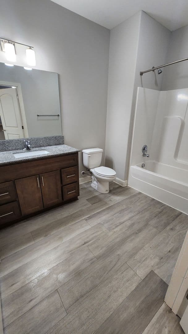 Bowling Green Apartment: 249 Greenwood Lane