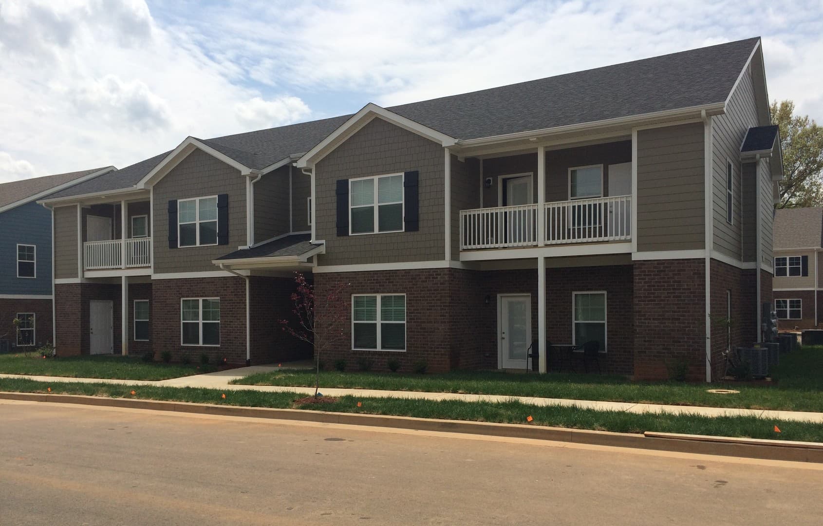 Bowling Green Apartment: 655 Declaration Way