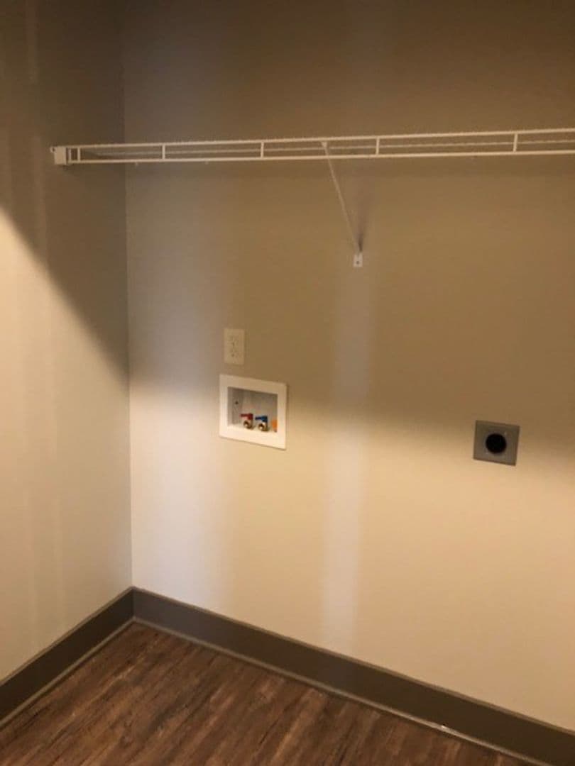 Bowling Green Apartment: 556 Emmett Ave