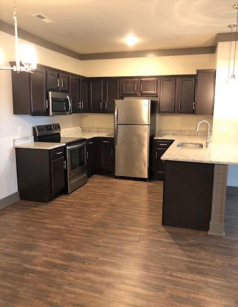 Bowling Green Apartment: 556 Emmett Ave