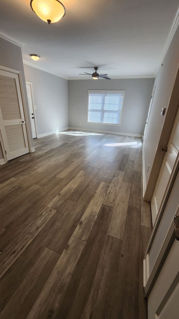 Bowling Green Apartment: 249 Greenwood Lane