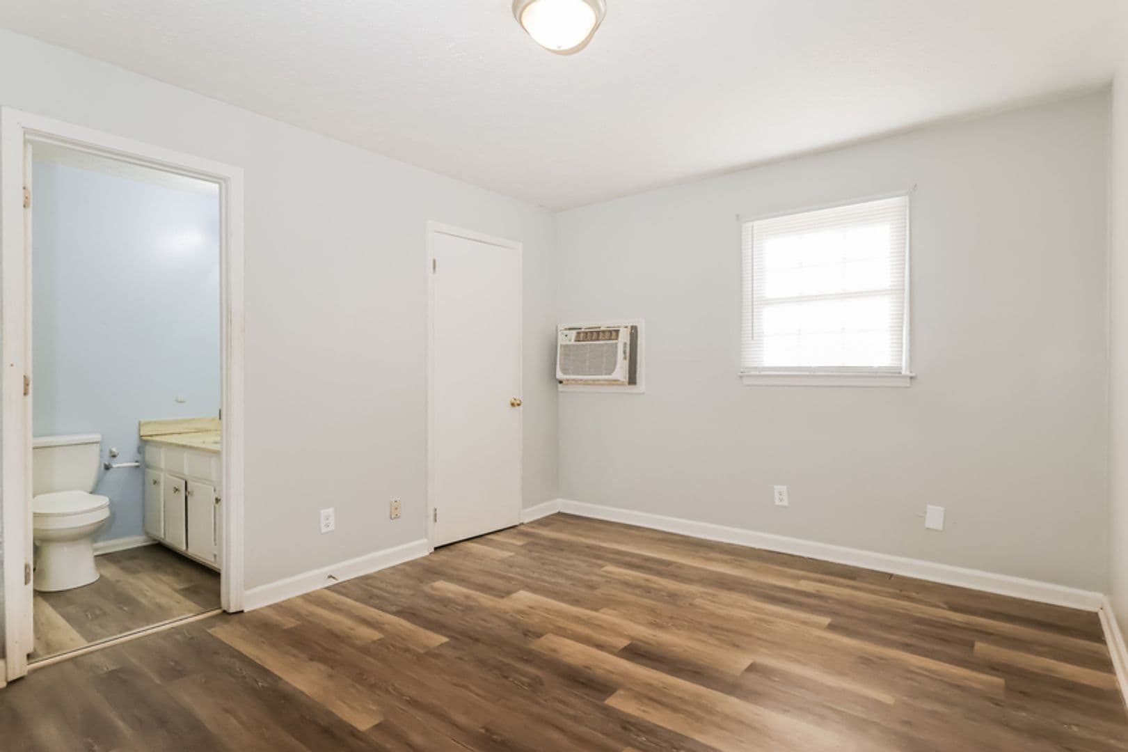 Bowling Green Apartment: 6550 Louisville Rd