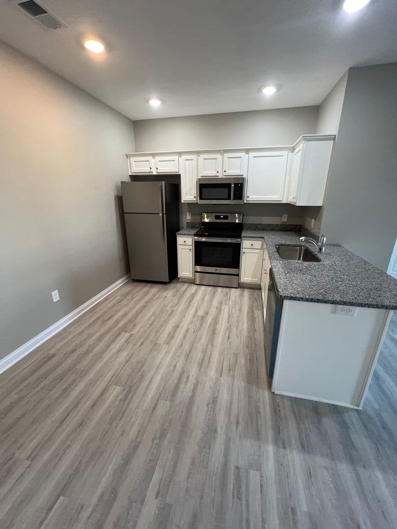 Elizabethtown Apartment: 214 Vaughn Lane