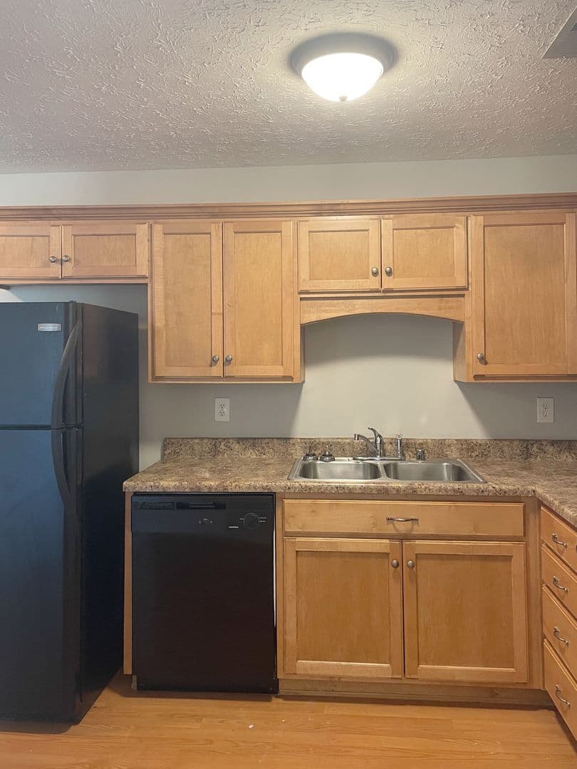 Bowling Green Apartment: 181 McFadin Station Street