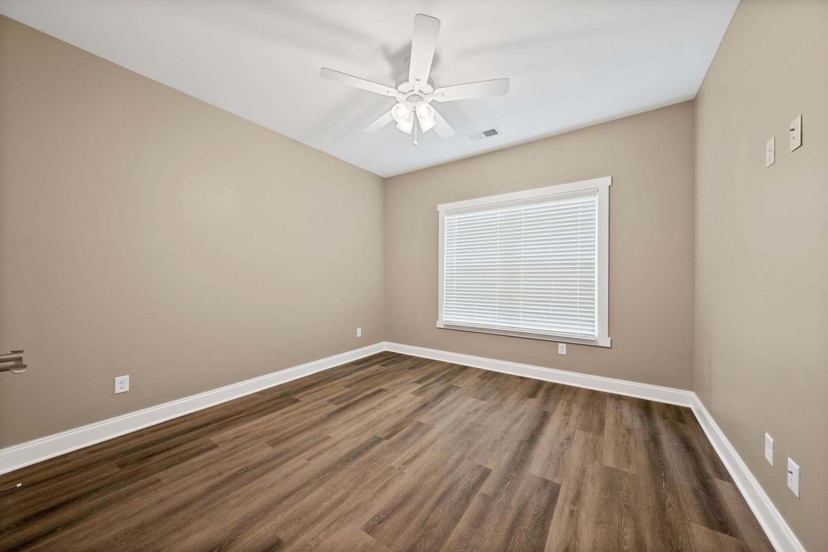 Bowling Green Apartment: 945 Riverbend Street
