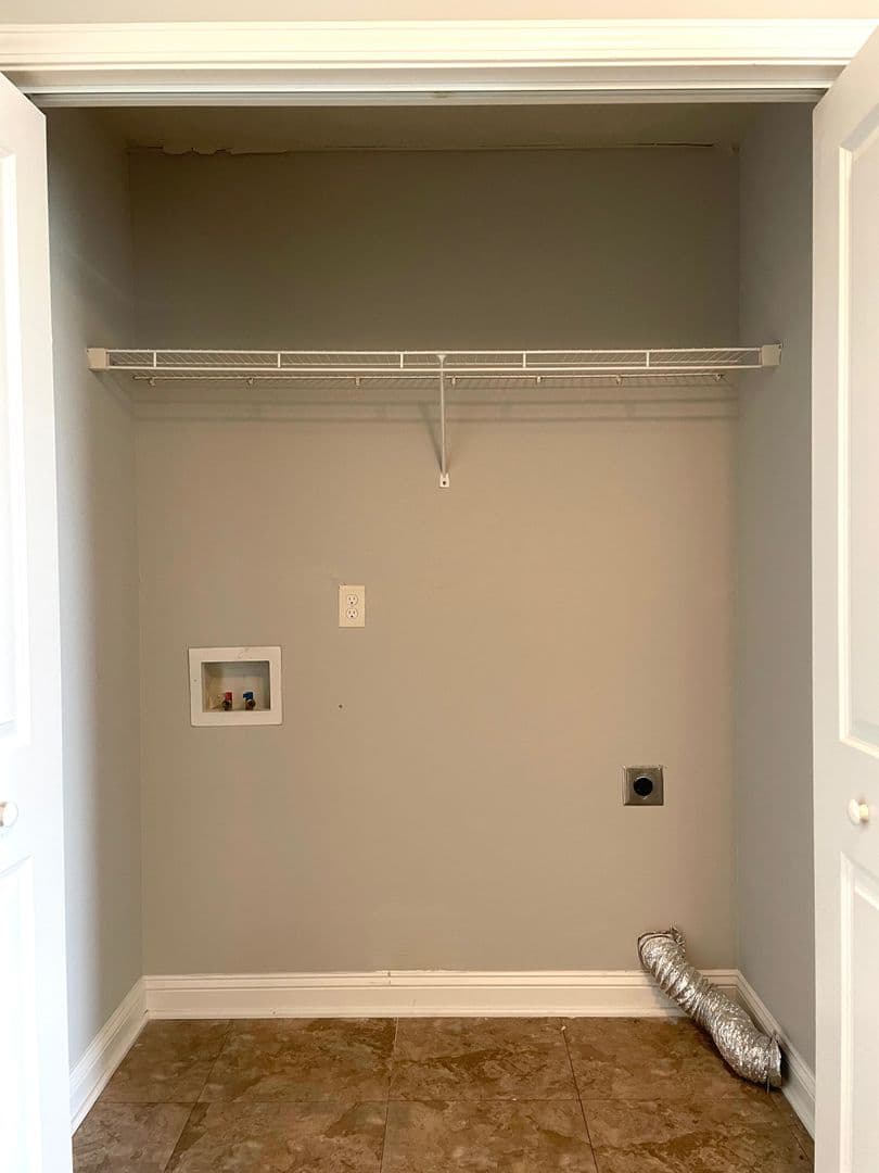 Bowling Green Apartment: 429 Upper Stone Avenue
