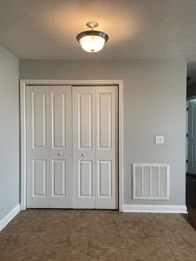Bowling Green Apartment: 429 Upper Stone Avenue