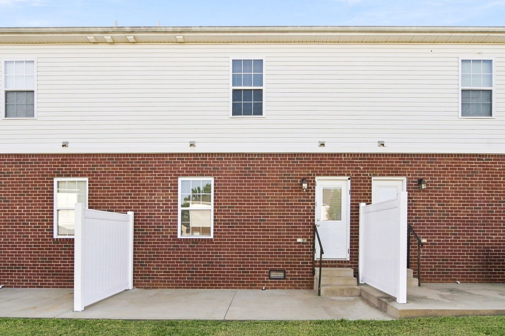 Bowling Green Apartment: 736 Village Creek Drive