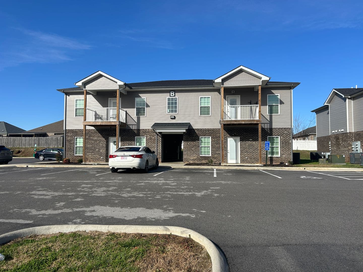 Bowling Green Apartment: 173 Windover Avenue