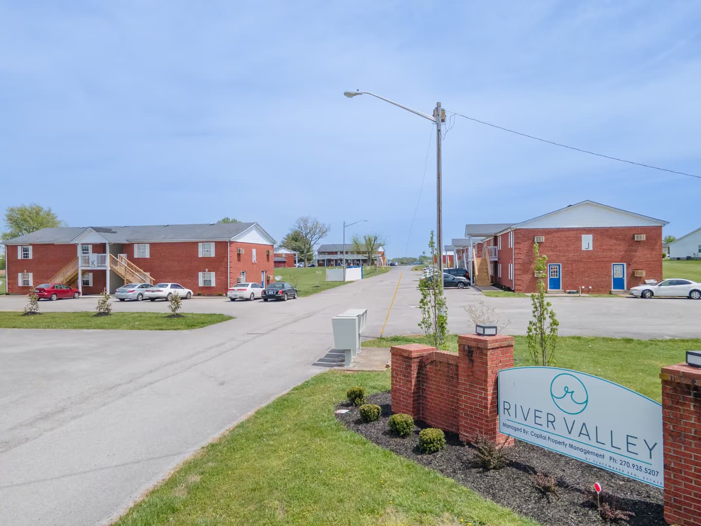 Bowling Green Apartment: 6550 Louisville Rd
