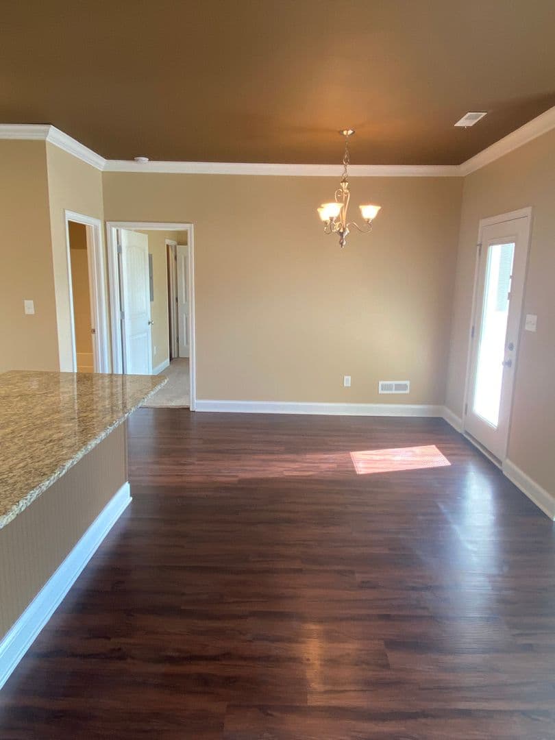 Bowling Green Apartment: 655 Declaration Way