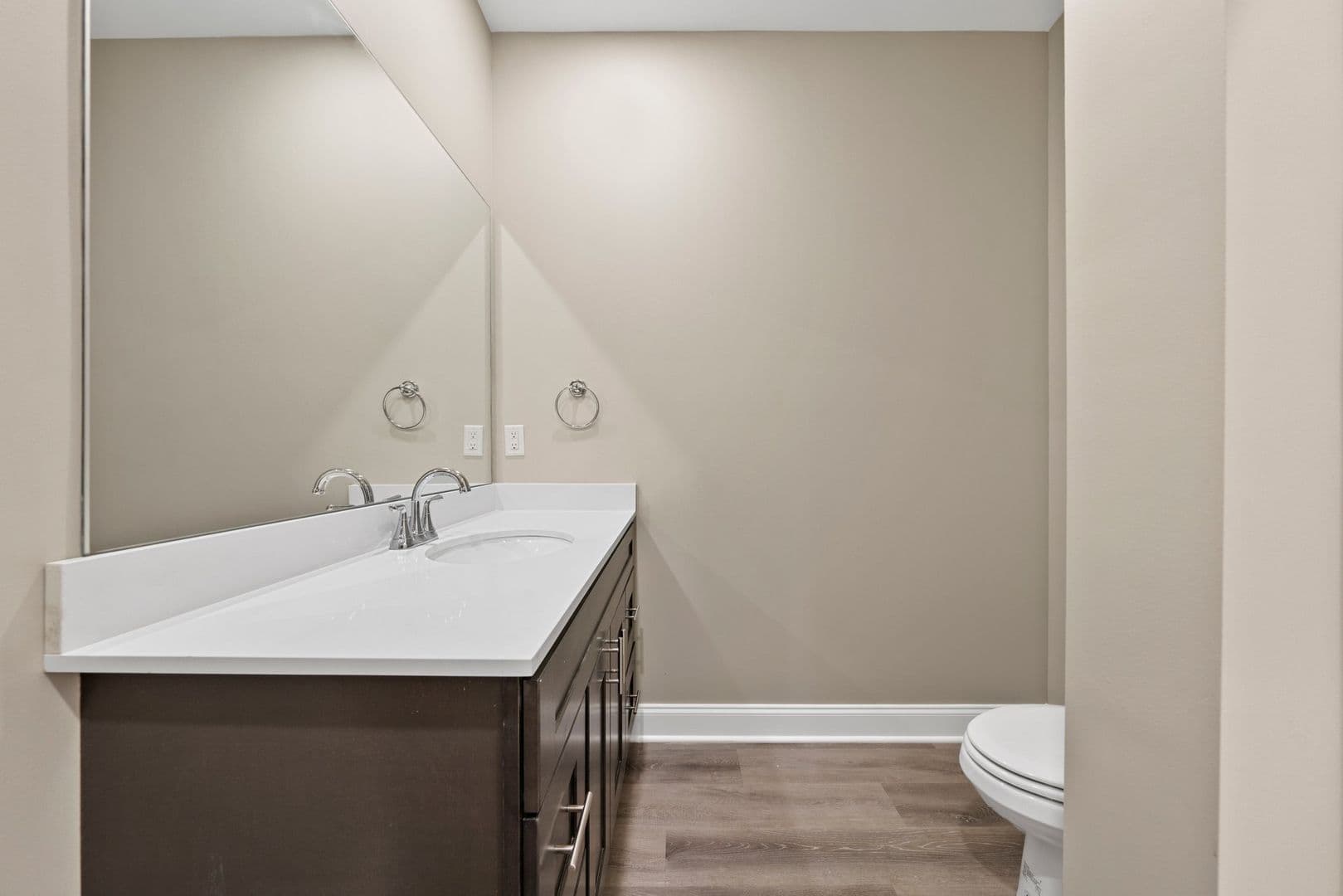 Bowling Green Apartment: 945 Riverbend Street
