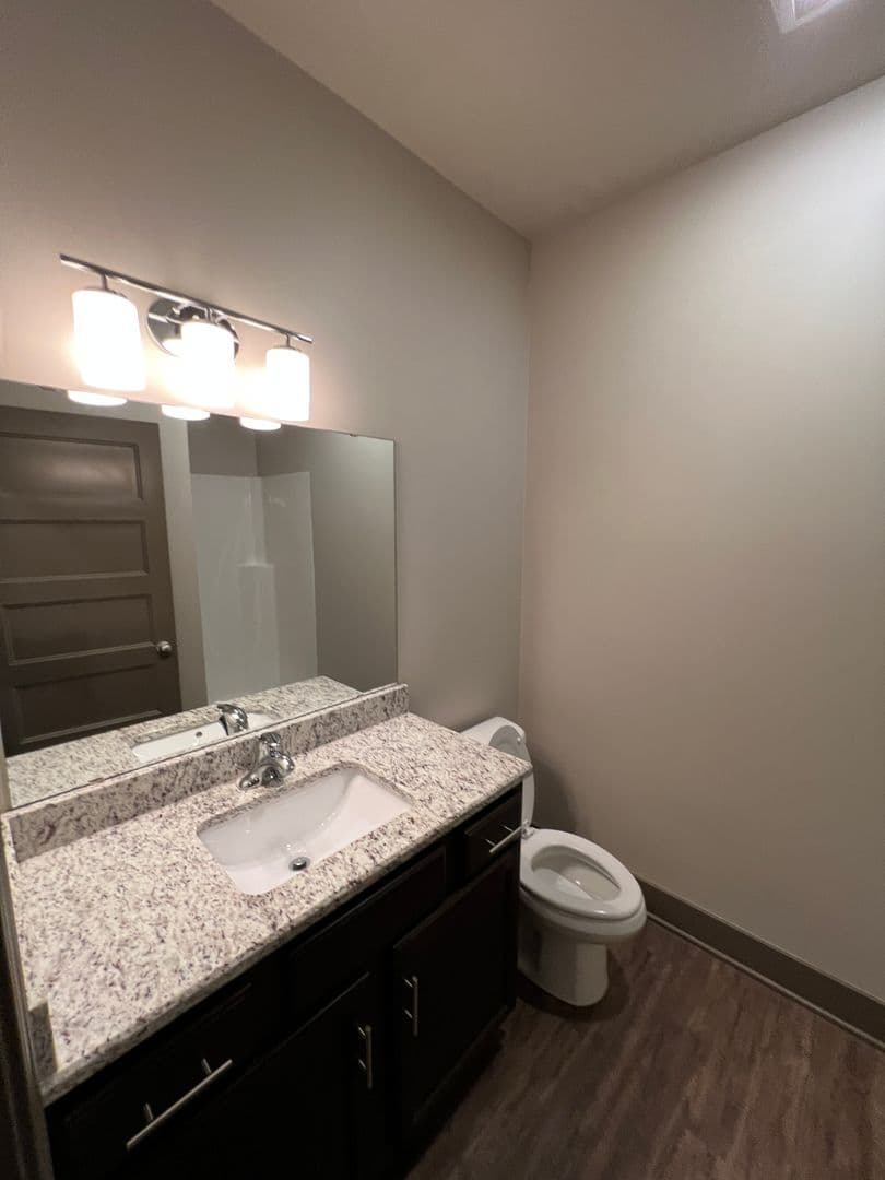 Bowling Green Apartment: 556 Emmett Ave