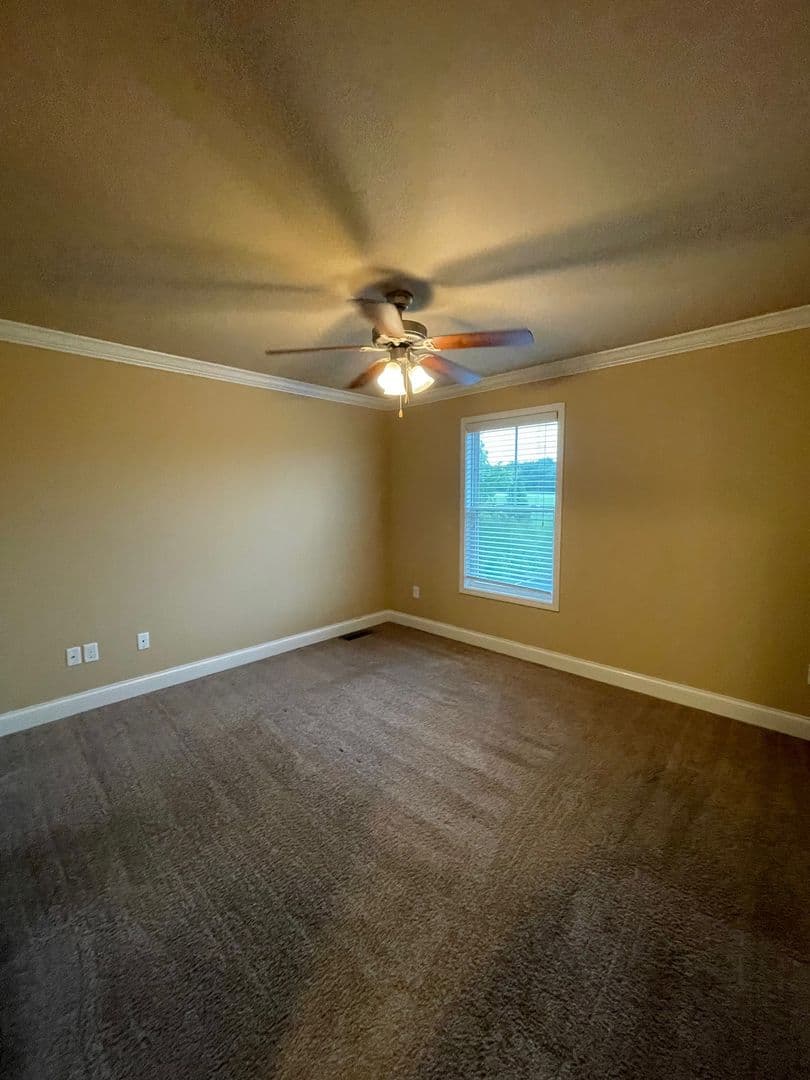 Bowling Green Apartment: 655 Declaration Way
