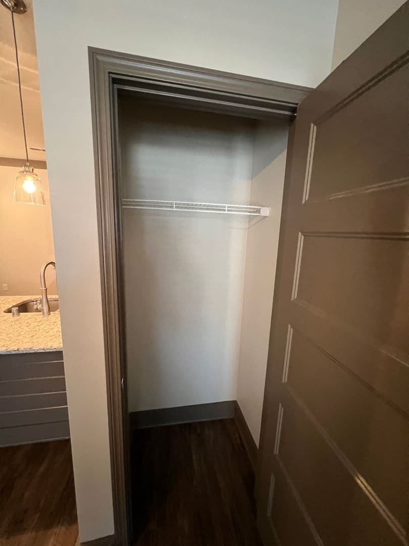 Bowling Green Apartment: 556 Emmett Ave
