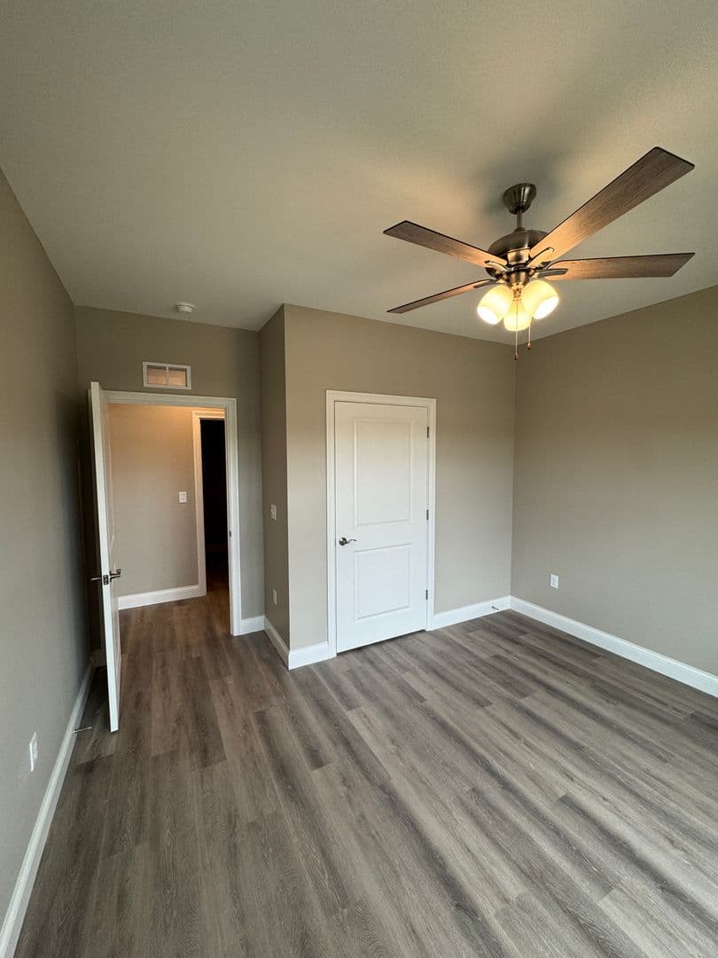 Bowling Green Apartment: 5204 Bakers Spring Street