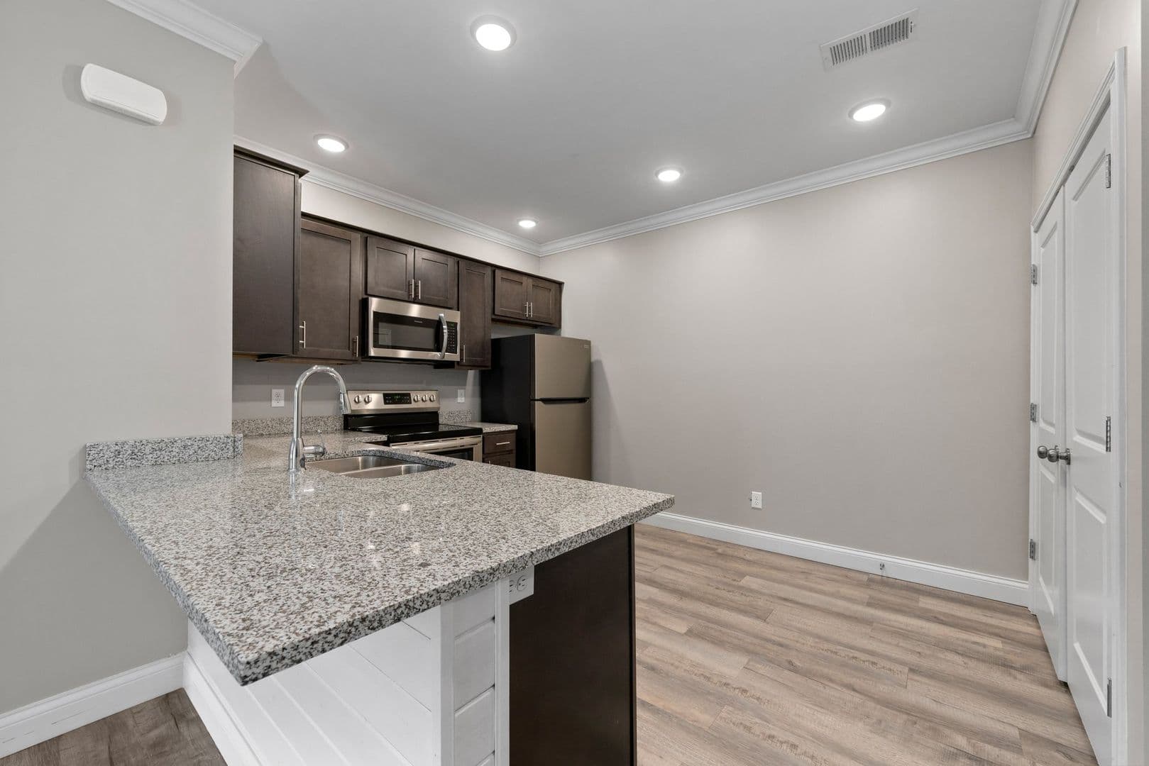 Bowling Green Apartment: 2363 Fox Ridge Court