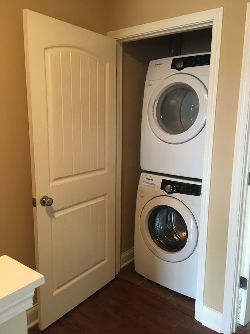 Bowling Green Apartment: 655 Declaration Way